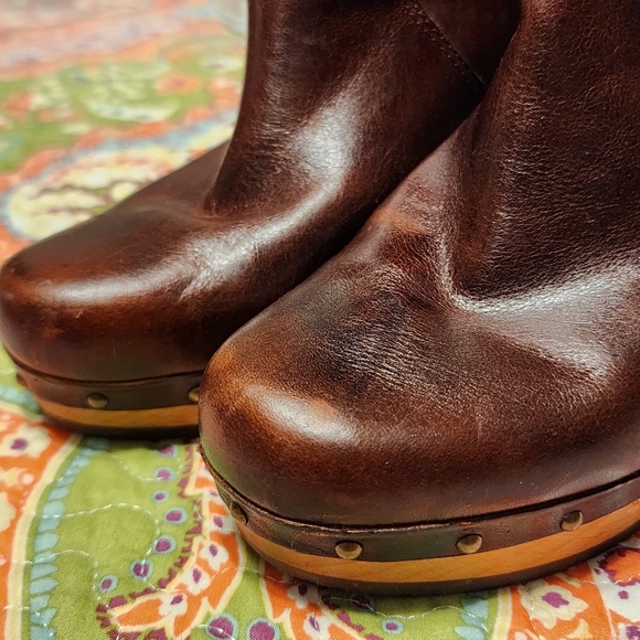 UGG Lynnea Leather Shearling Wood Clog Boots | Size 6 - Picture 9 of 16